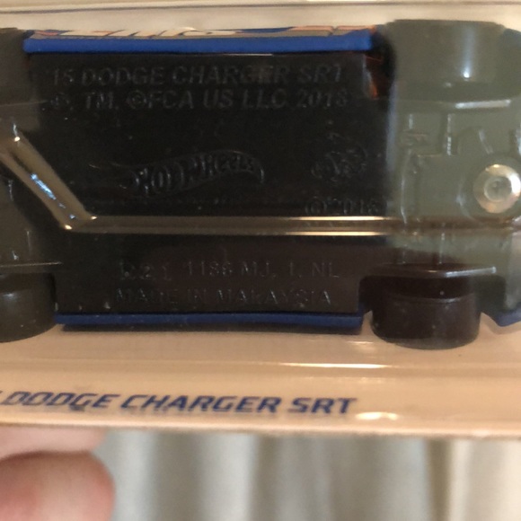 15’ Dodge Charger SRT - Picture 6 of 7